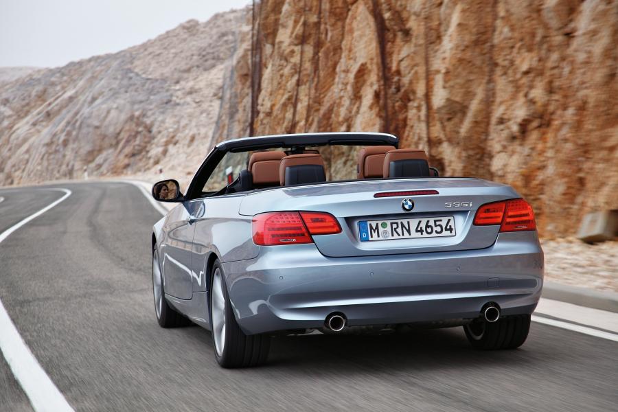  BMW 3-Series Convertible 2010 года  (фото 21 из 27)